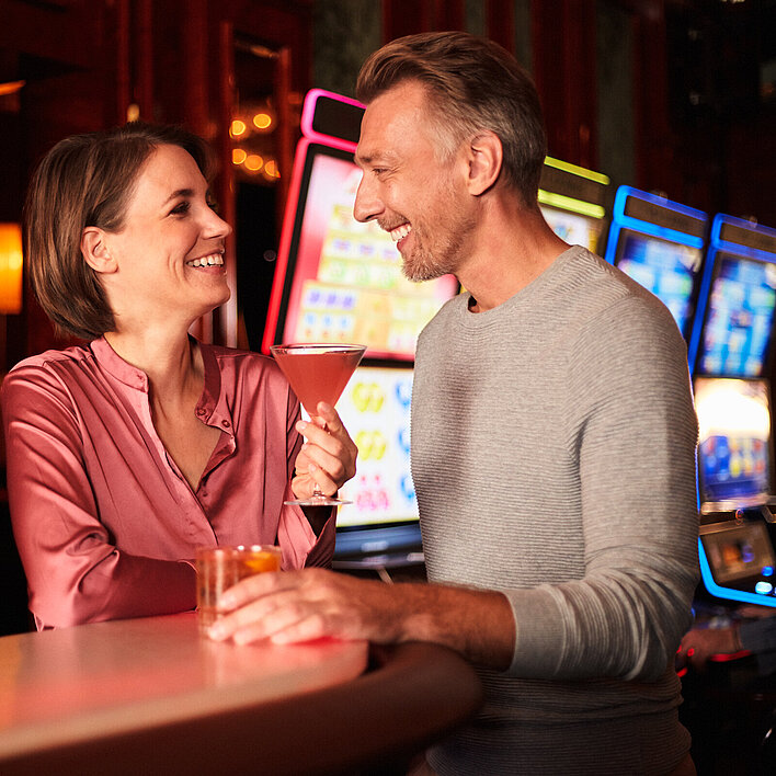 Bar Model Mann Frau Flirten1