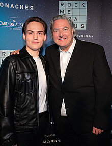 Pressekonferenz VBW Rock me Amadeus Musical Moritz Mausser mit Casinos Austria Generaldirektor Erwin van Lambaart