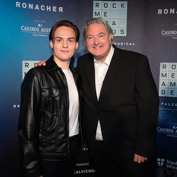 Pressekonferenz VBW Rock me Amadeus Musical Moritz Mausser mit Casinos Austria Generaldirektor Erwin van Lambaart