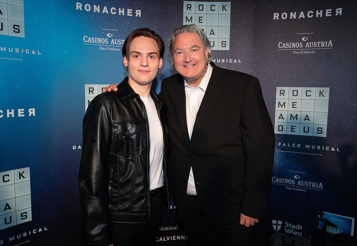 Pressekonferenz VBW Rock me Amadeus Musical Moritz Mausser mit Casinos Austria Generaldirektor Erwin van Lambaart