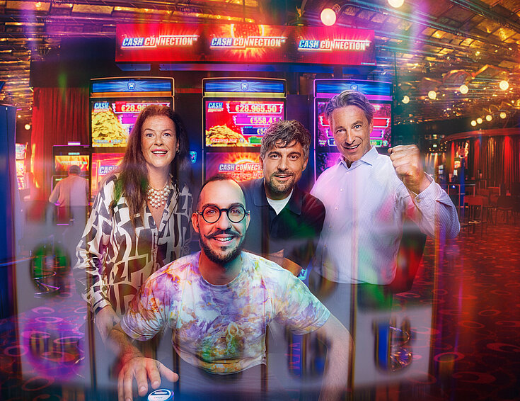 Casinos Austria Gruppe vor Cash Connection Spielautomaten im Casino