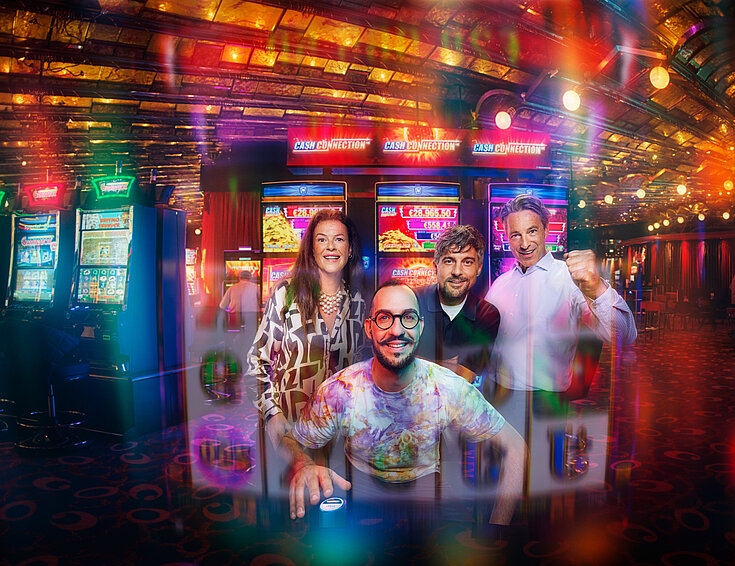 Casinos Austria Gruppe vor Cash Connection Spielautomaten im Casino