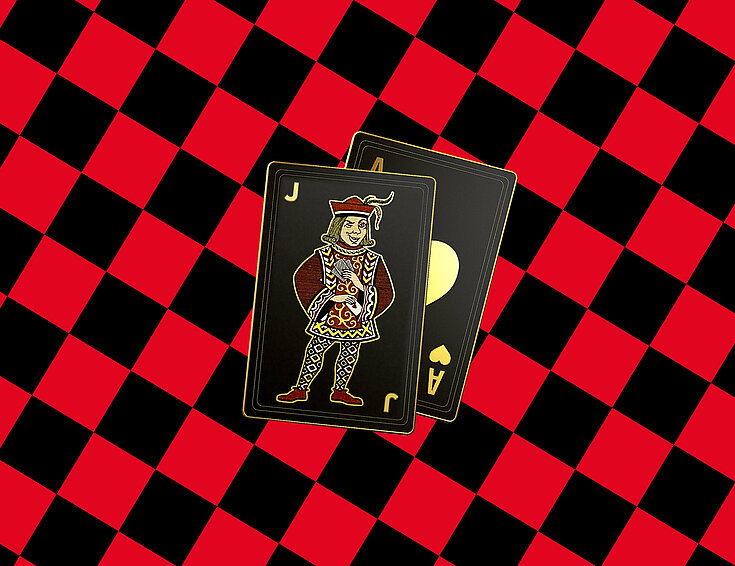 Black Jack Challence Karten auf rot-schwarzem Hintergrund
