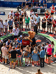 Casinos Austria Riesen-Roulette beim Beach Volleyball