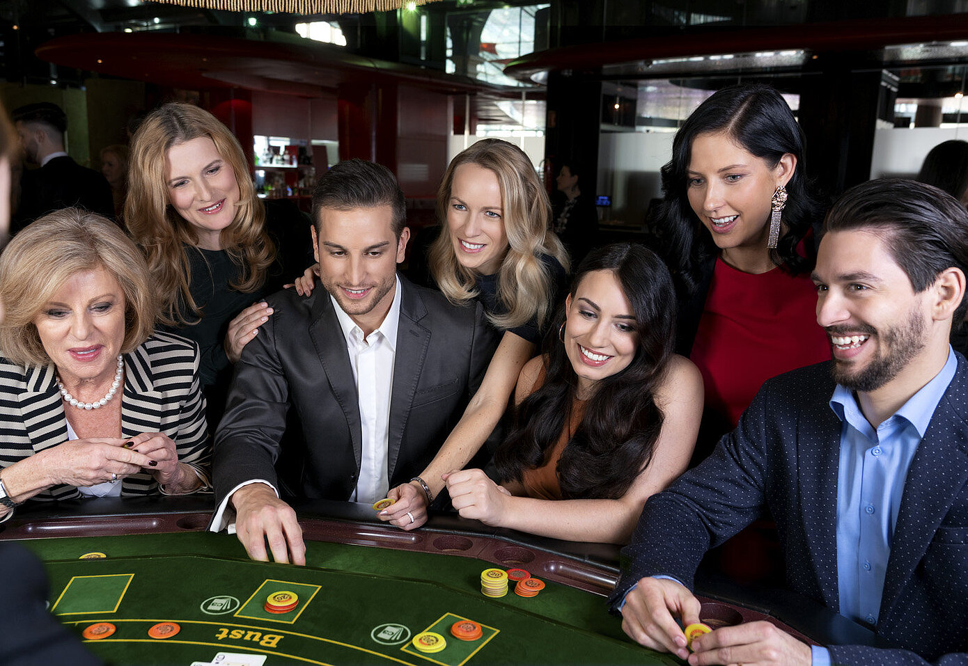 Casino Urlaub Gruppe beim Roulette