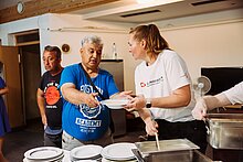 Ein Team aus dem Casino Graz gestaltete für die Bewohner:innen der Notschlafstelle VinziNest ein Festessen mit
