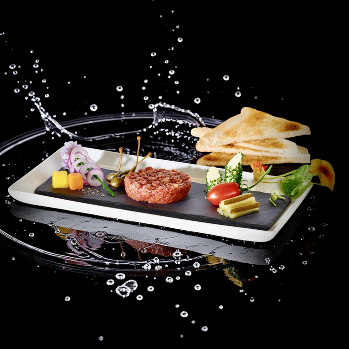 Beef Tartare auf Teller angerichtet