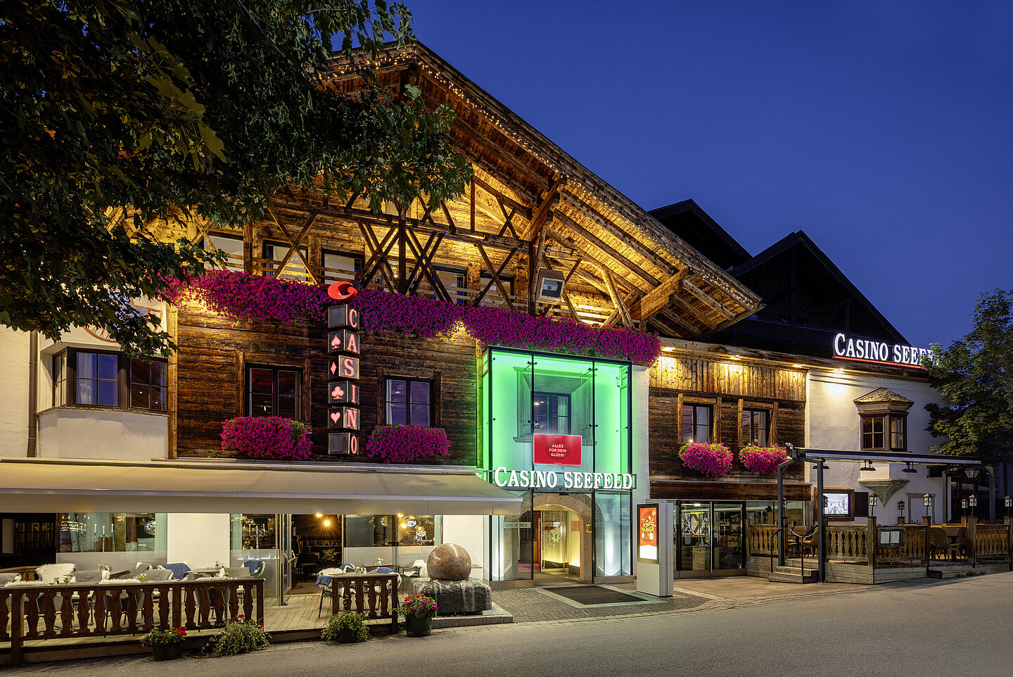 Casino Seefeld Außenansicht bei Nacht
