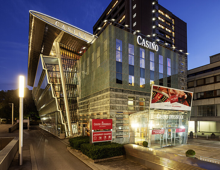 Casinos Austria Casino Innsbruck Außenansicht bei Nacht