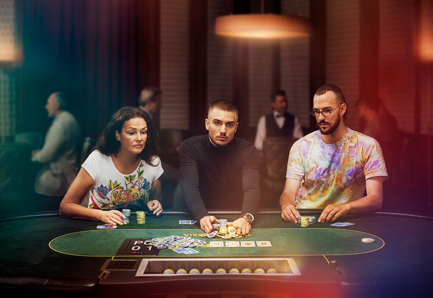 Gruppe bei Poker Turnier im Casino